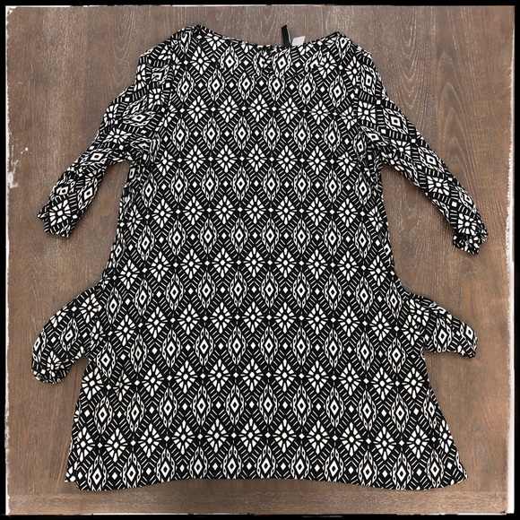 🖤 🔲 ⚫️ Fun Patterned Divided Dress ⚫️ 🔲 🖤 - Picture 3 of 6